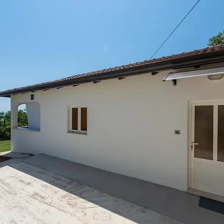 Saladinka With Whirlpool Casa de Férias Poreč