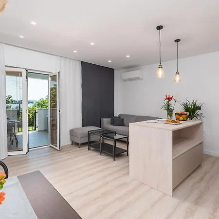 Saladinka With Whirlpool Будинок відпочинку *