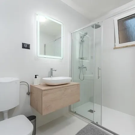 Saladinka With Whirlpool