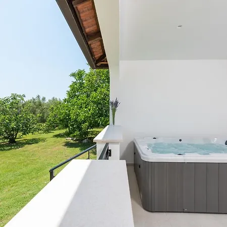 Сasa de vacaciones Saladinka With Whirlpool *