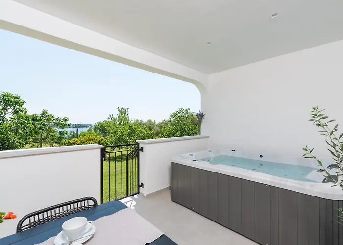 Saladinka With Whirlpool Пореч