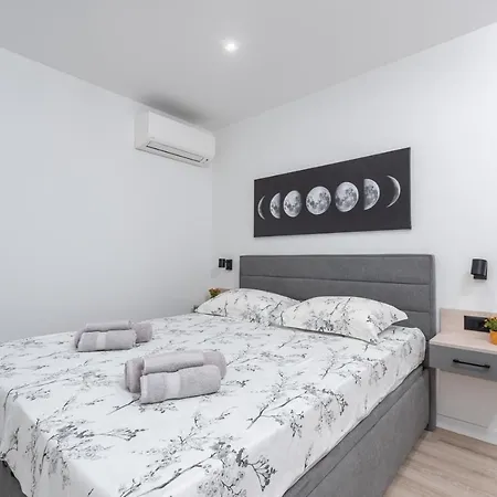 Будинок відпочинку Saladinka With Whirlpool