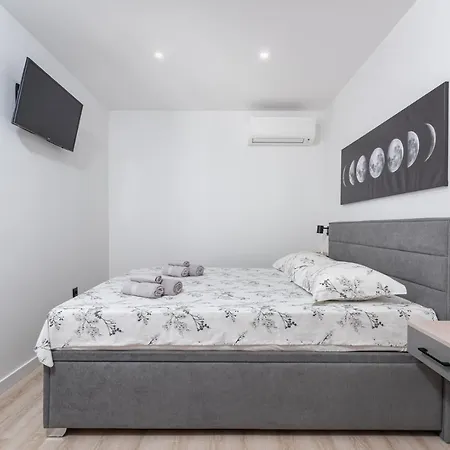 Saladinka With Whirlpool *