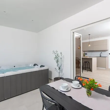 Saladinka With Whirlpool Будинок відпочинку Пореч