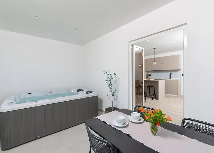 Saladinka With Whirlpool Σπίτι διακοπών Πόρετς